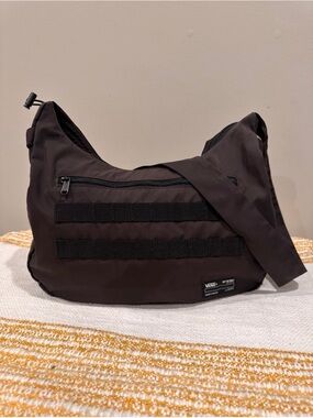 Vans Offshoot Messenger in After Dark Brown